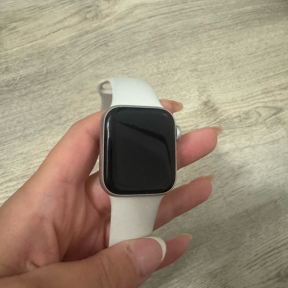 Apple Smartwatch with Silver Case and White Band - Picture 9 of 11